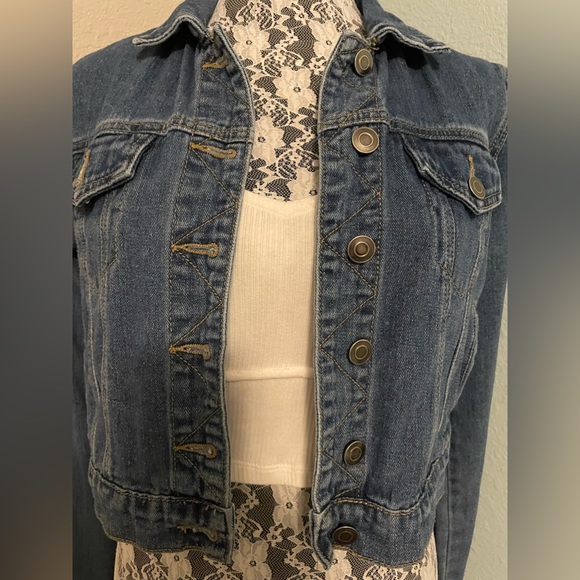 Forever 21, small , cropped Jean jacket - Picture 4 of 6